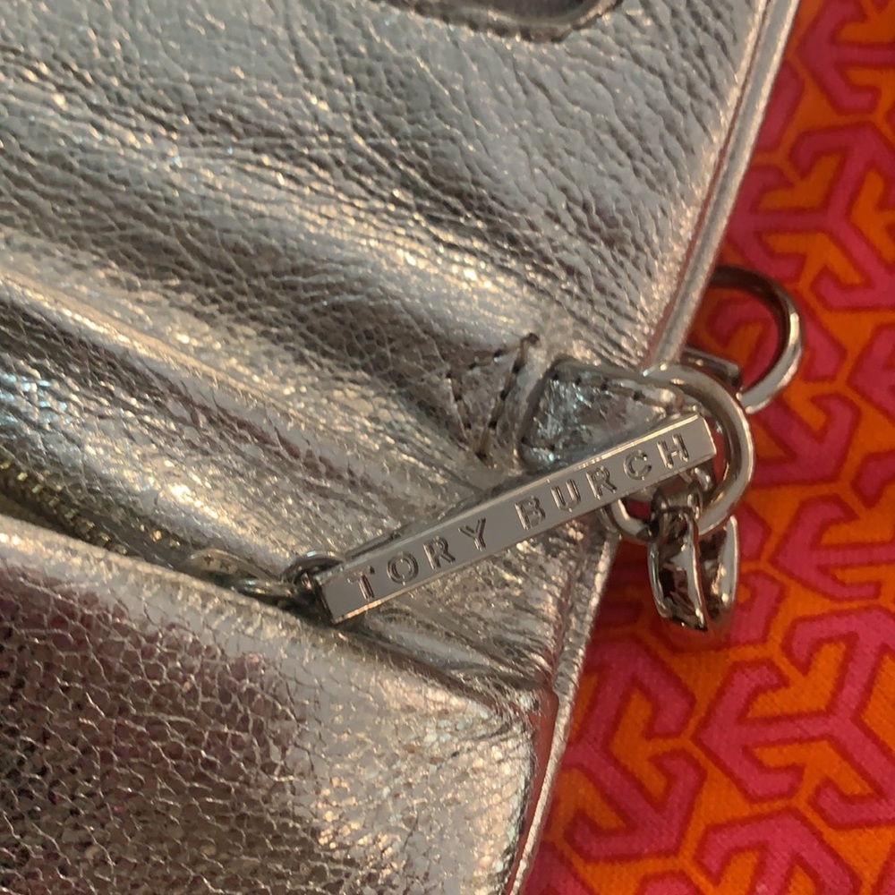 Tory Burch silver purse with chain dustbag - Picture 5 of 7